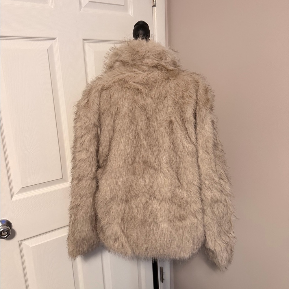 Luxurious Tan Faux Fur Jacket - Picture 3 of 3
